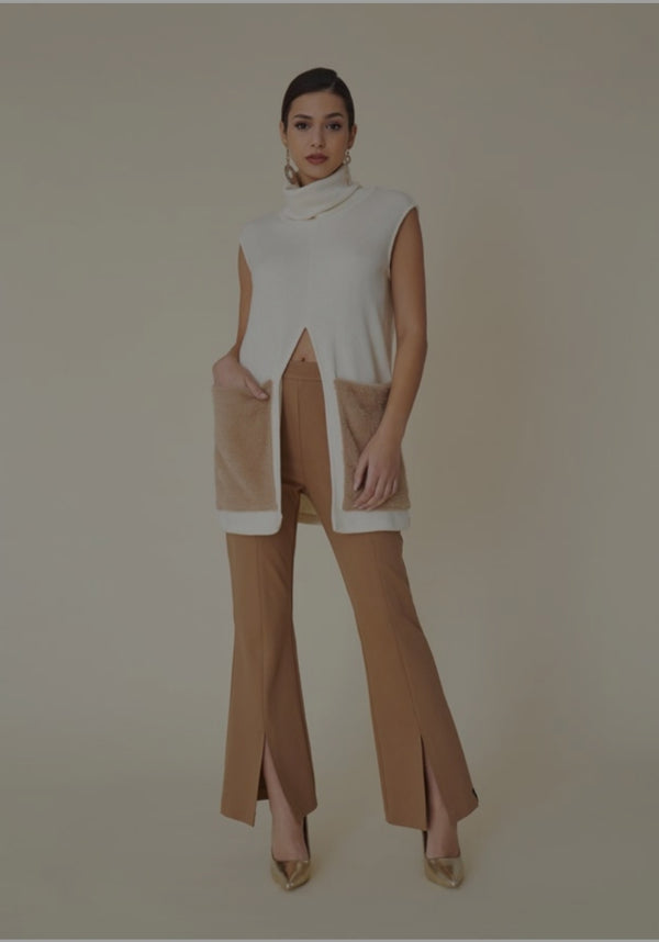 Beige vest with faux fur pockets
