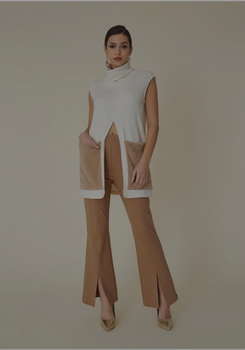 Beige vest with faux fur pockets