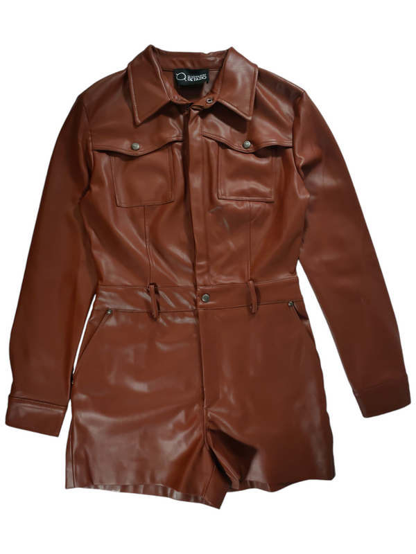 Tuta in ecopelle con pantaloni corti