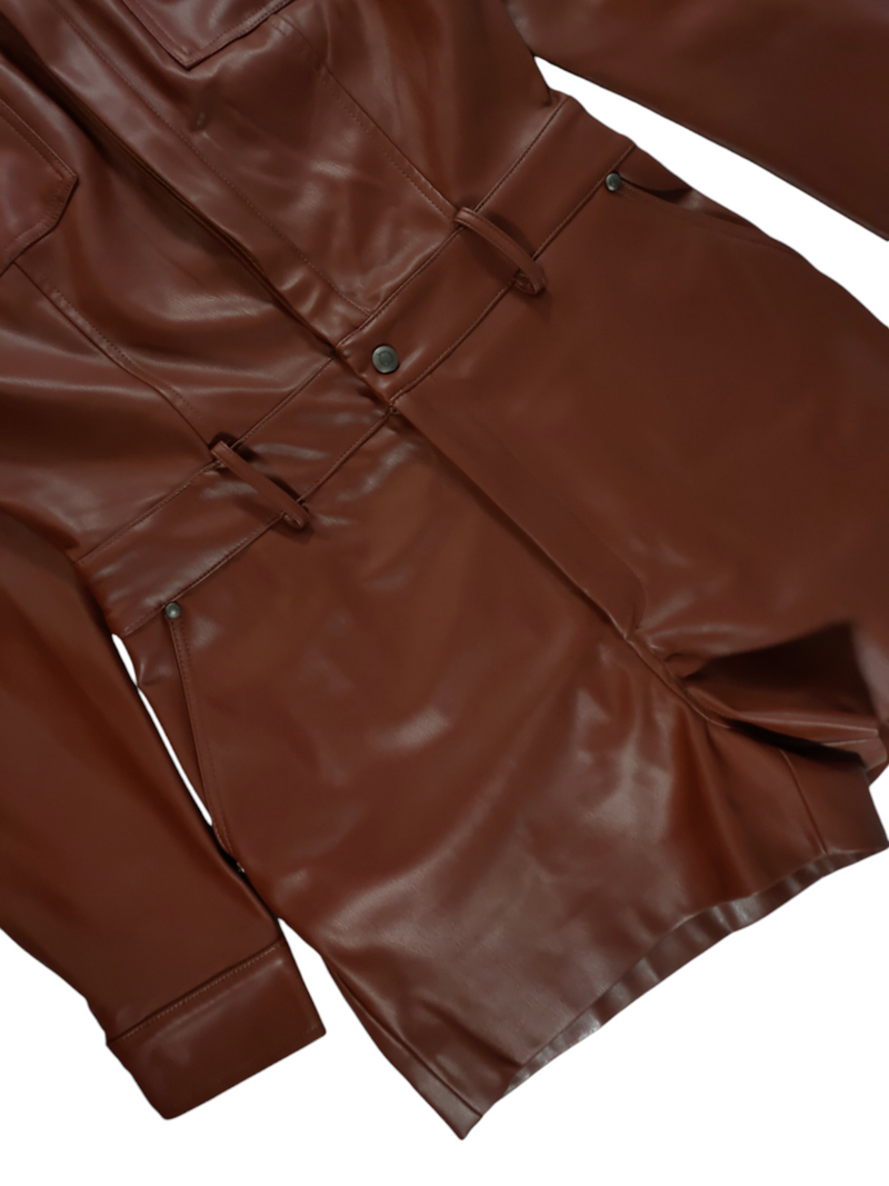 Tuta in ecopelle con pantaloni corti
